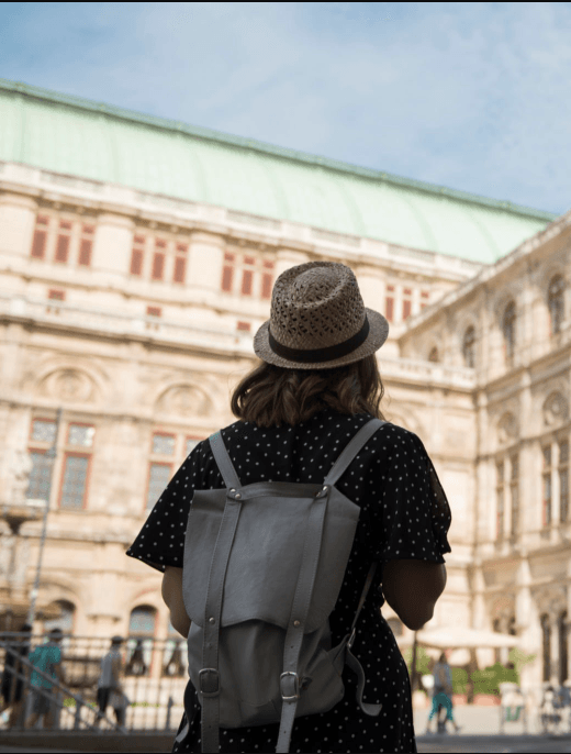 تصویر نمادین: خانواده‌ای در حال آغاز زندگی جدید در اتریش